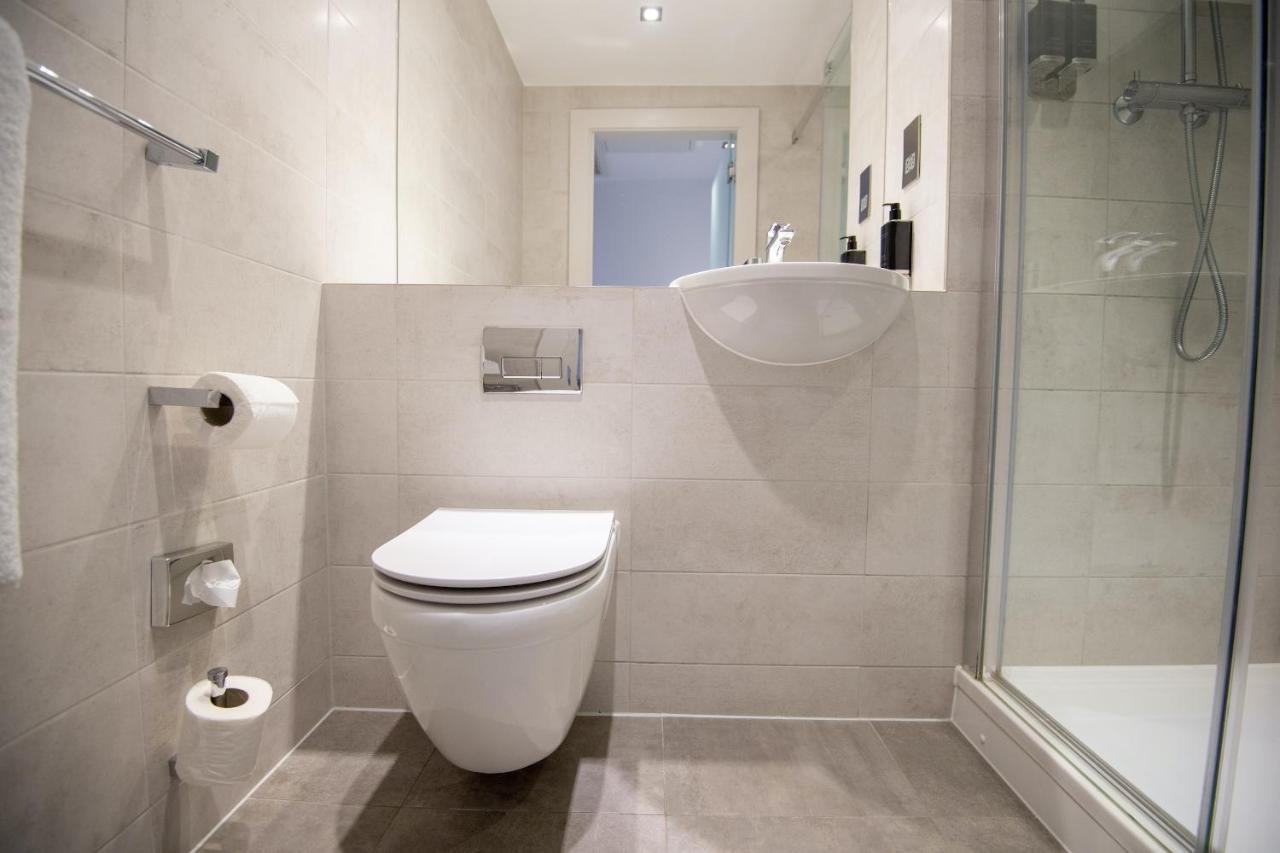 Roomzzz Stratford 4* Londra