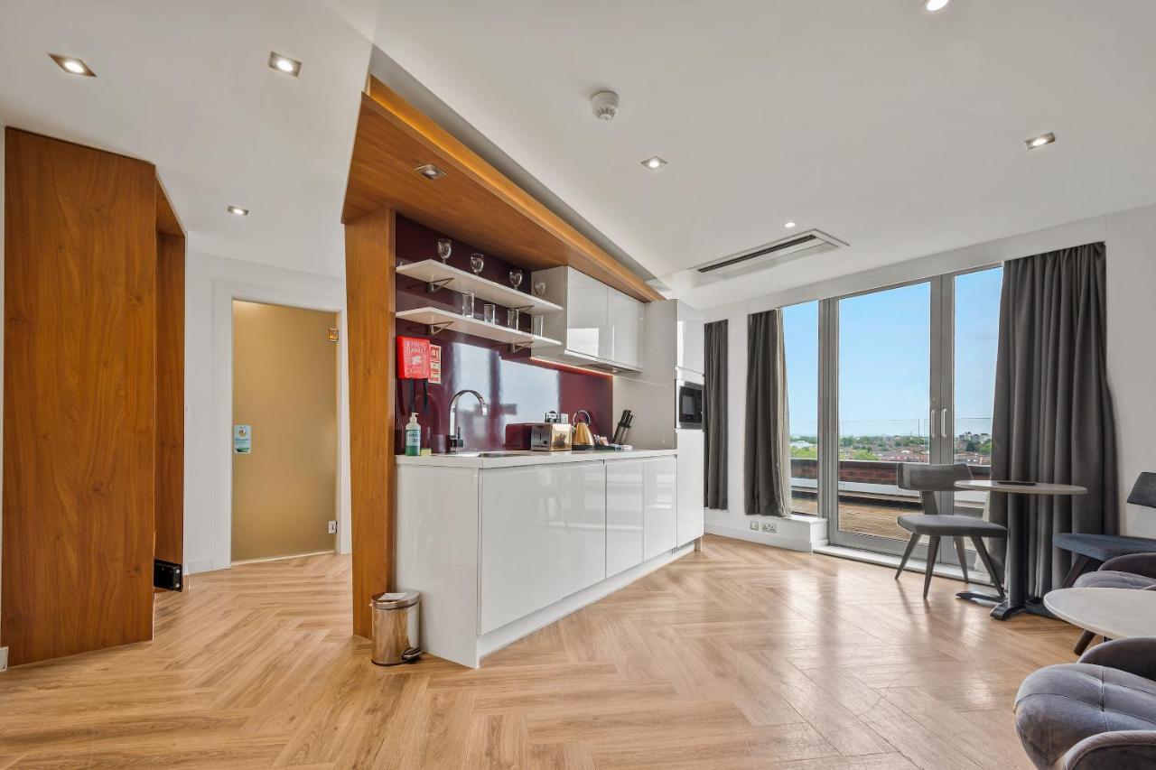 Roomzzz Stratford 4* Londra