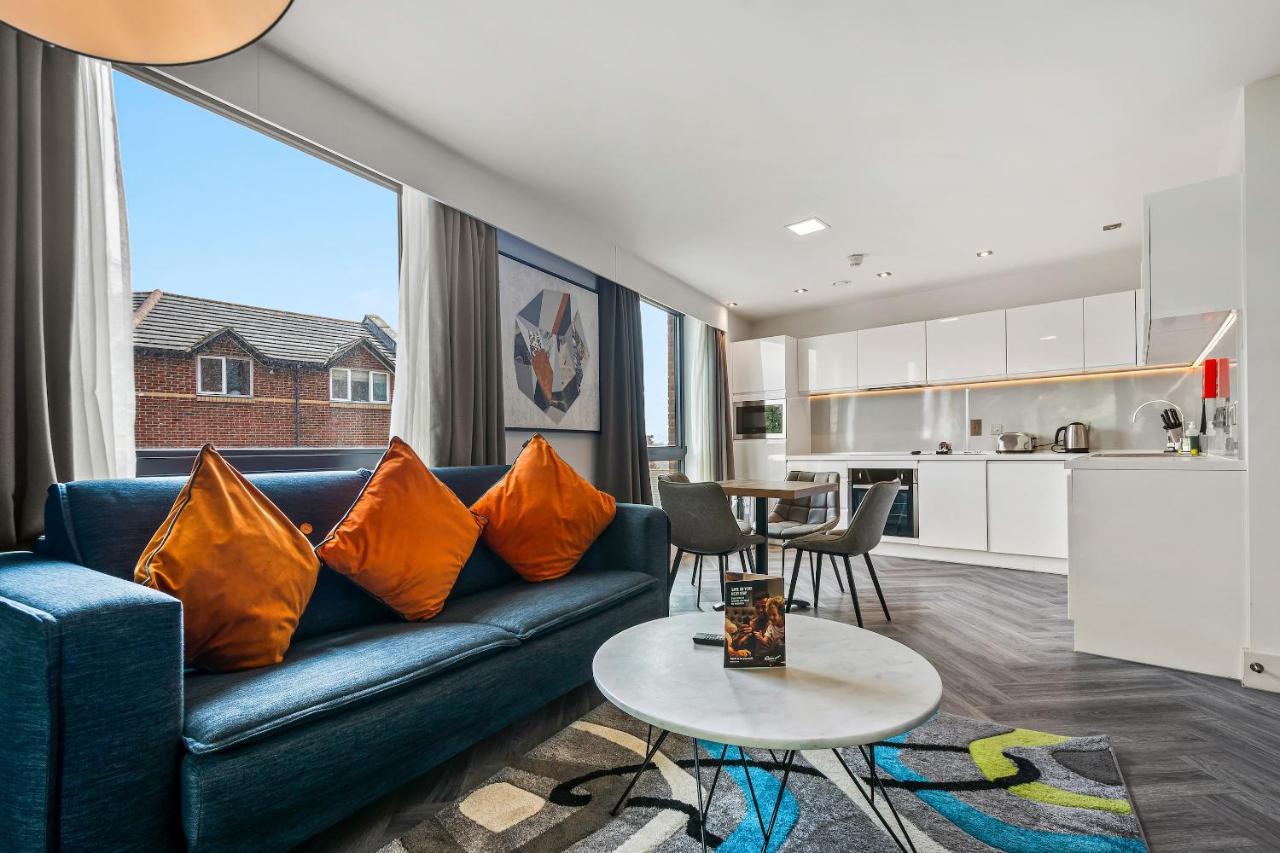 Roomzzz Stratford 4* Londra
